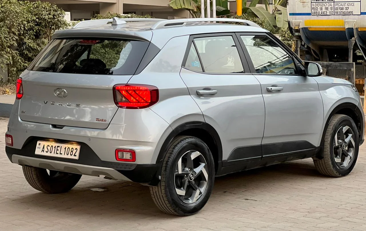 Hyundai Venue - Thumbnail 4